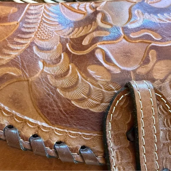 Patricia Nash retired crossbody/wristlet combo brown. Many compartments - Picture 4 of 8